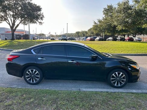 Used 2017 Nissan Altima 2.5 SV FWD image 7
