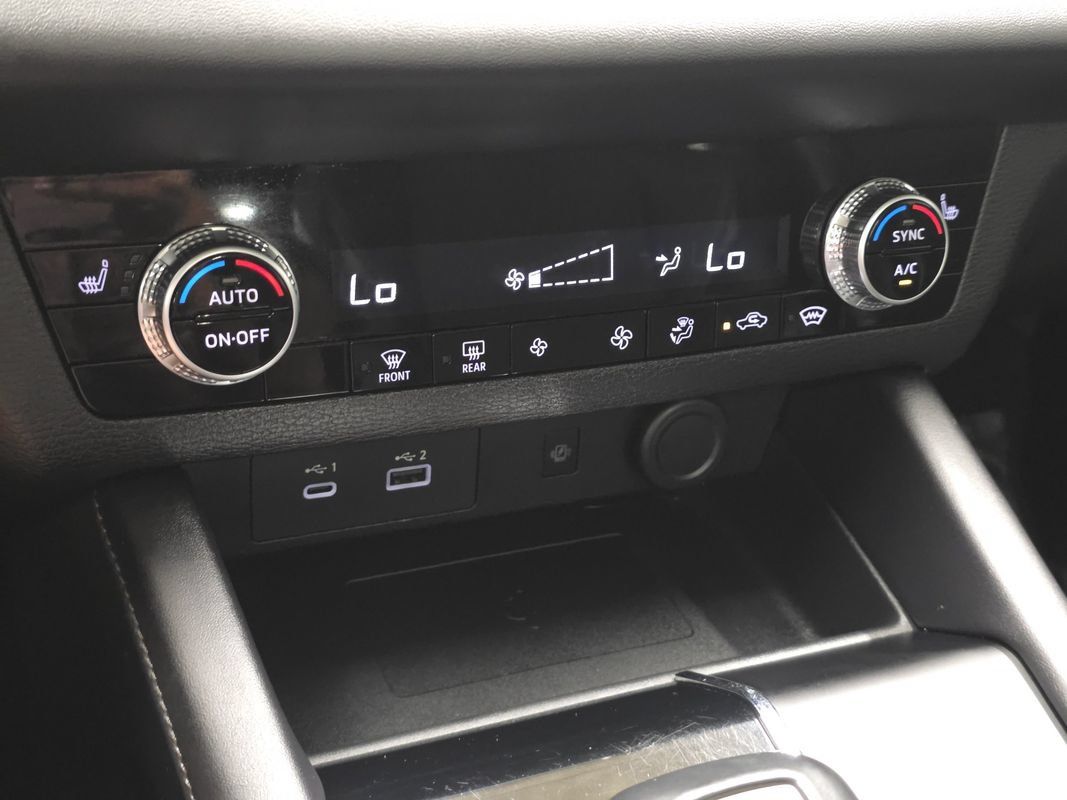 Used 2024 Mitsubishi Outlander AWD image 38