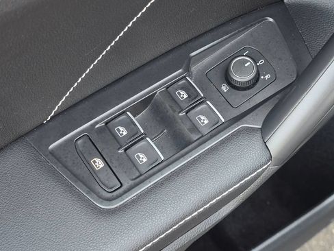 Used 2023 Volkswagen Tiguan SE R-Line FWD image 25