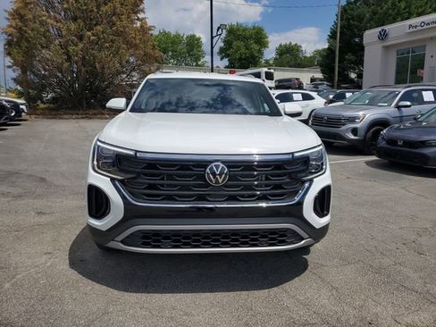 Certified 2025 Volkswagen Atlas Cross Sport SE FWD image 2