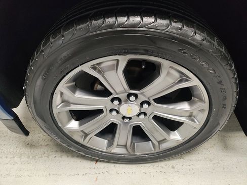 Used 2015 Chevrolet Silverado 1500 High Country image 17