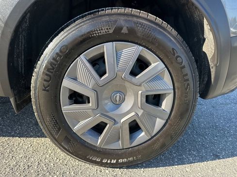 Used 2025 Nissan Kicks S image 27