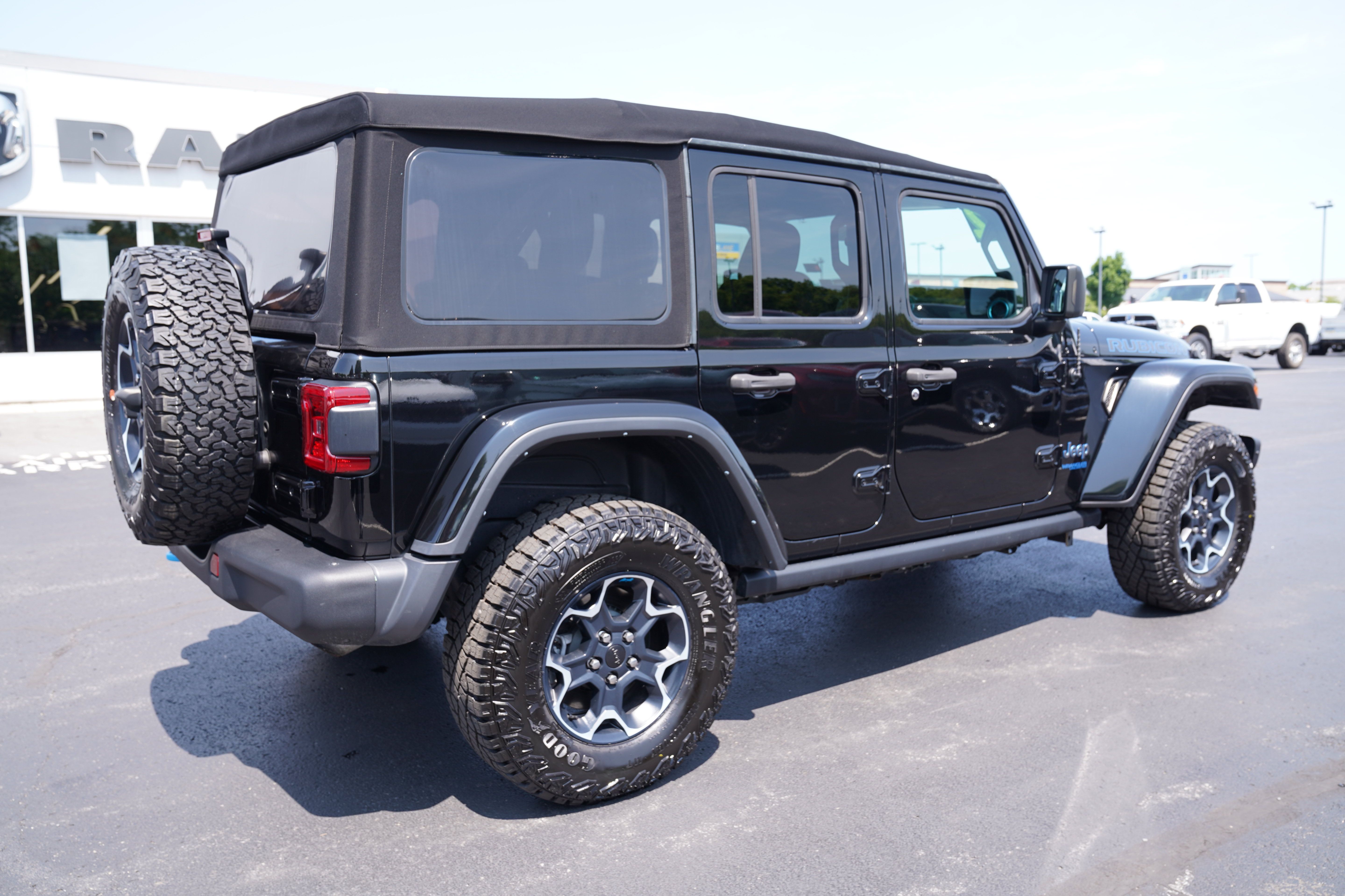 Used 2022 Jeep Wrangler Unlimited Rubicon 4xe w/ Steel Bumper Group AWD/4WD image 3
