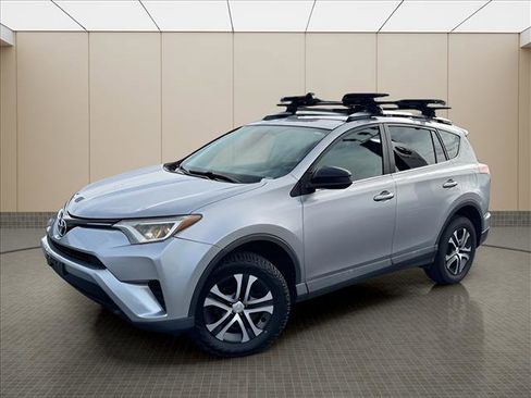 Used 2016 Toyota RAV4 LE image 1