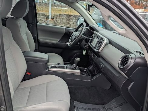 Used 2019 Toyota Tacoma SR5 w/ SR5 Appearance Package (SM) image 20