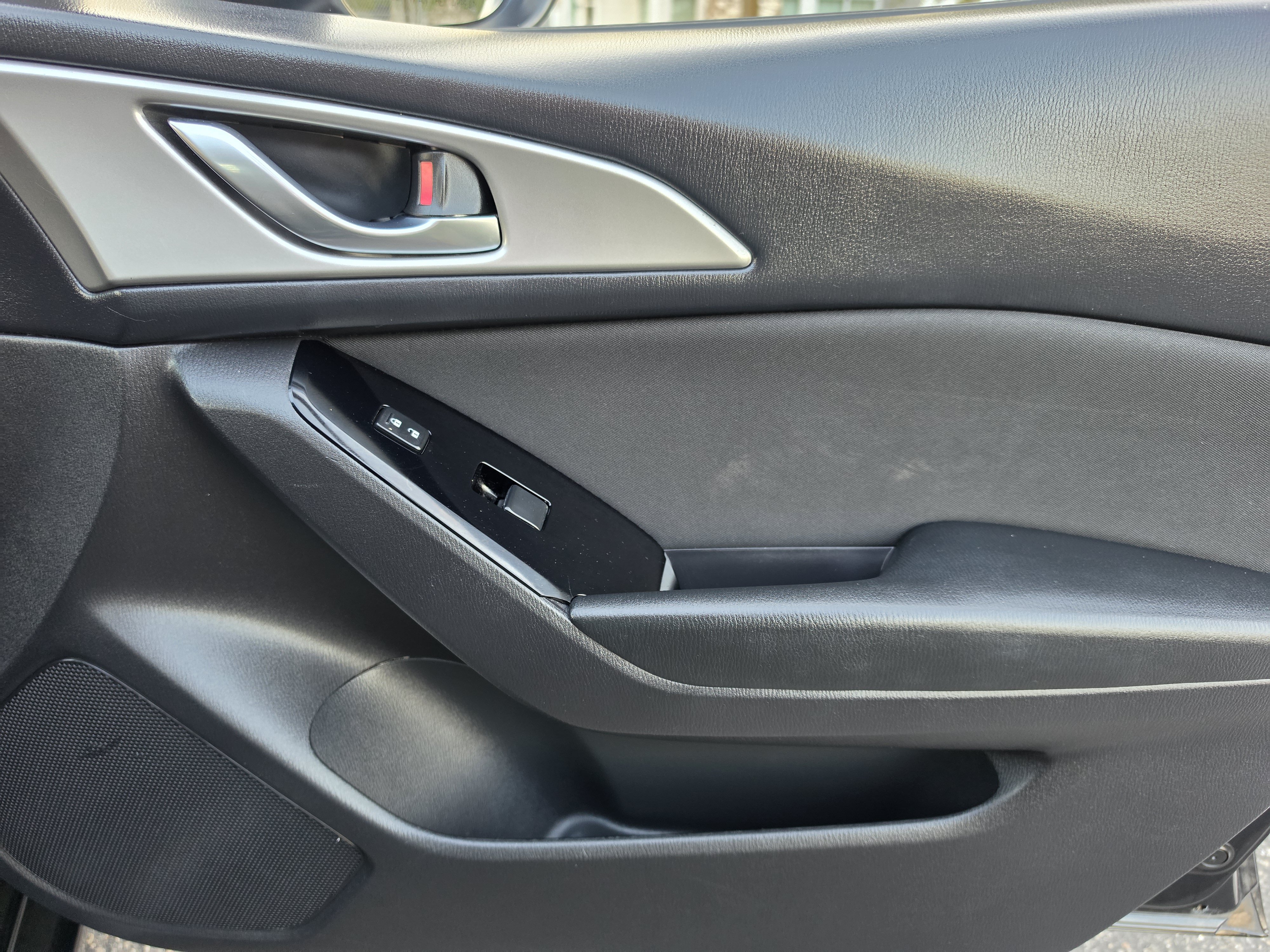 Used 2018 MAZDA MAZDA3 Sport w/ Preferred Equipment Package FWD image 12