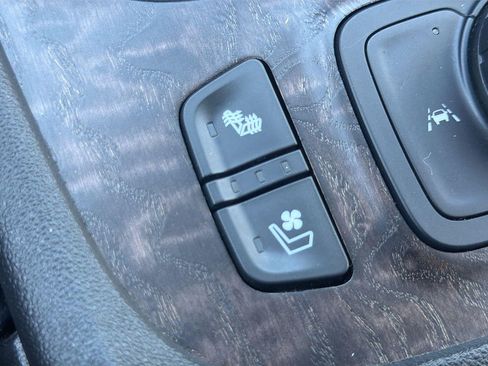Used 2022 GMC Acadia Denali w/ Denali Ultimate Package AWD/4WD image 18
