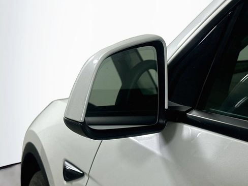 Used 2022 Tesla Model Y Long Range AWD/4WD image 35