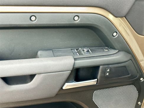 Used 2022 Land Rover Defender 90 image 19
