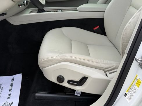 Used 2021 Volvo XC60 T5 Momentum FWD image 14
