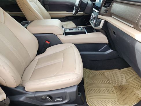 Used 2024 Ford Expedition Limited image 11
