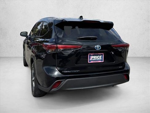 Used 2022 Toyota Highlander XLE image 5