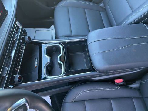 Used 2025 Chevrolet Traverse LT image 17