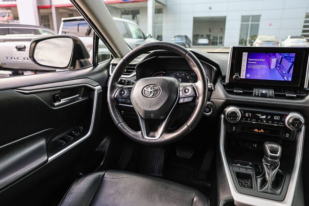 Used 2023 Toyota RAV4 XLE Premium FWD image 4