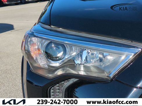 Used 2021 Toyota 4Runner SR5 Premium image 10