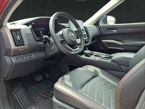 Used 2025 Nissan Pathfinder Platinum w/ Cargo Package FWD image 26
