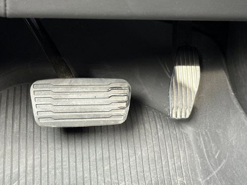 Certified 2024 Cadillac Escalade Sport w/ LPO, ONYX Package image 45