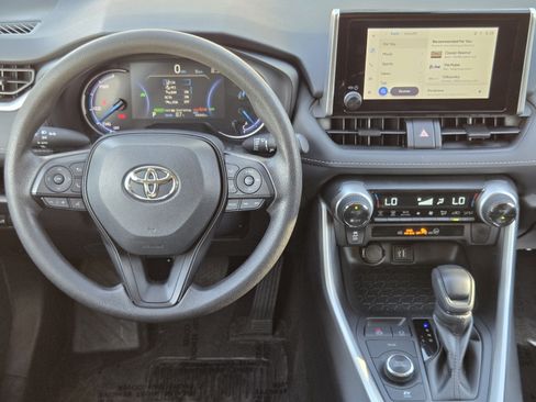 Used 2025 Toyota RAV4 XLE AWD/4WD image 24