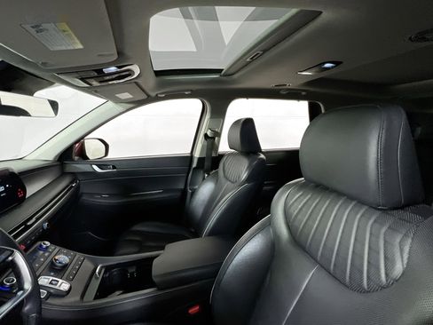 Used 2023 Hyundai Palisade Limited w/ Winter Package image 22