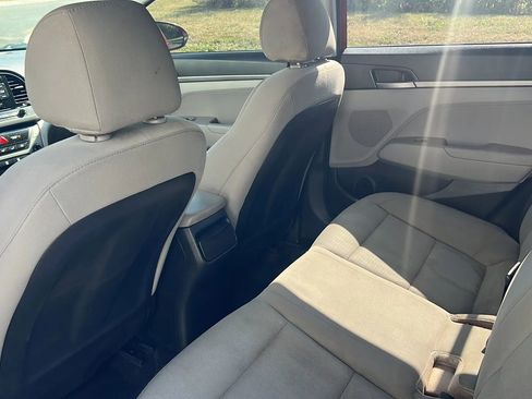 Used 2017 Hyundai Elantra SE image 12