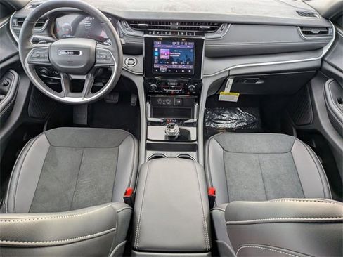 New 2025 Jeep Grand Cherokee Altitude image 27