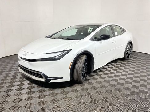 New 2025 Toyota Prius Plug-In Hybrid image 10