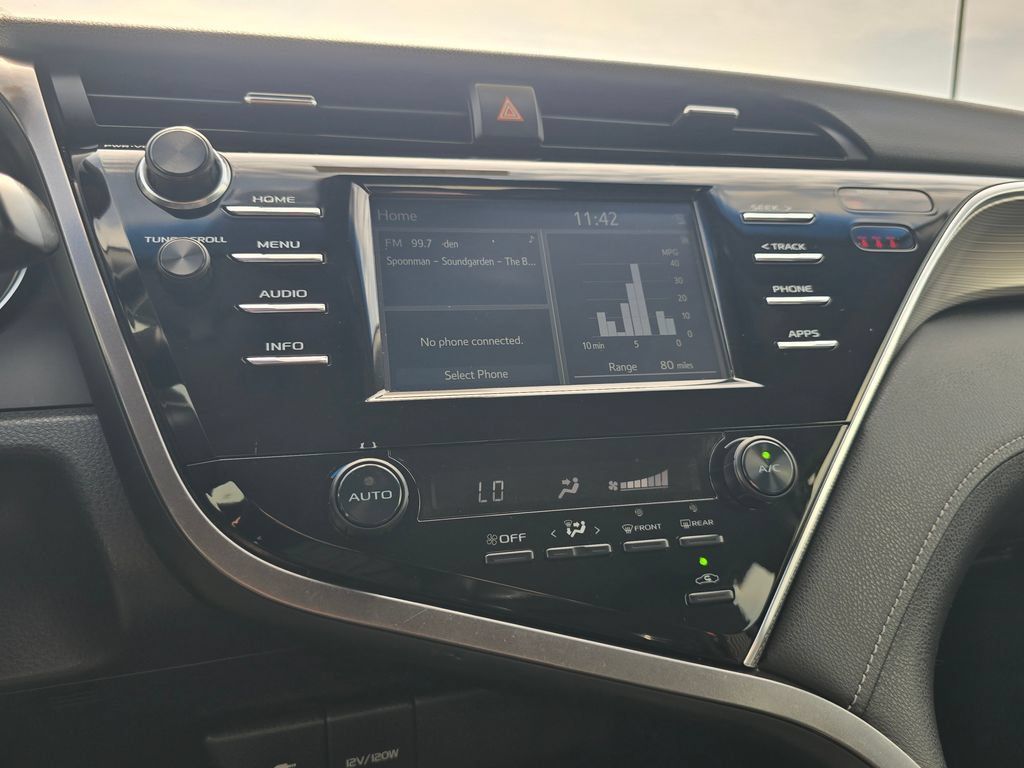 Used 2018 Toyota Camry SE FWD image 21