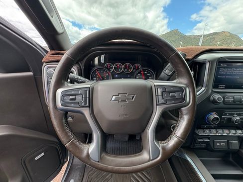 Used 2021 Chevrolet Silverado 1500 LT Trail Boss w/ Convenience Package II image 2