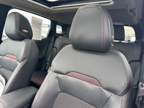 Used 2025 Nissan Kicks SR w/ SR Premium Package FWD image 18
