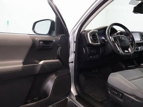 Certified 2022 Toyota Tacoma SR5 RWD image 10