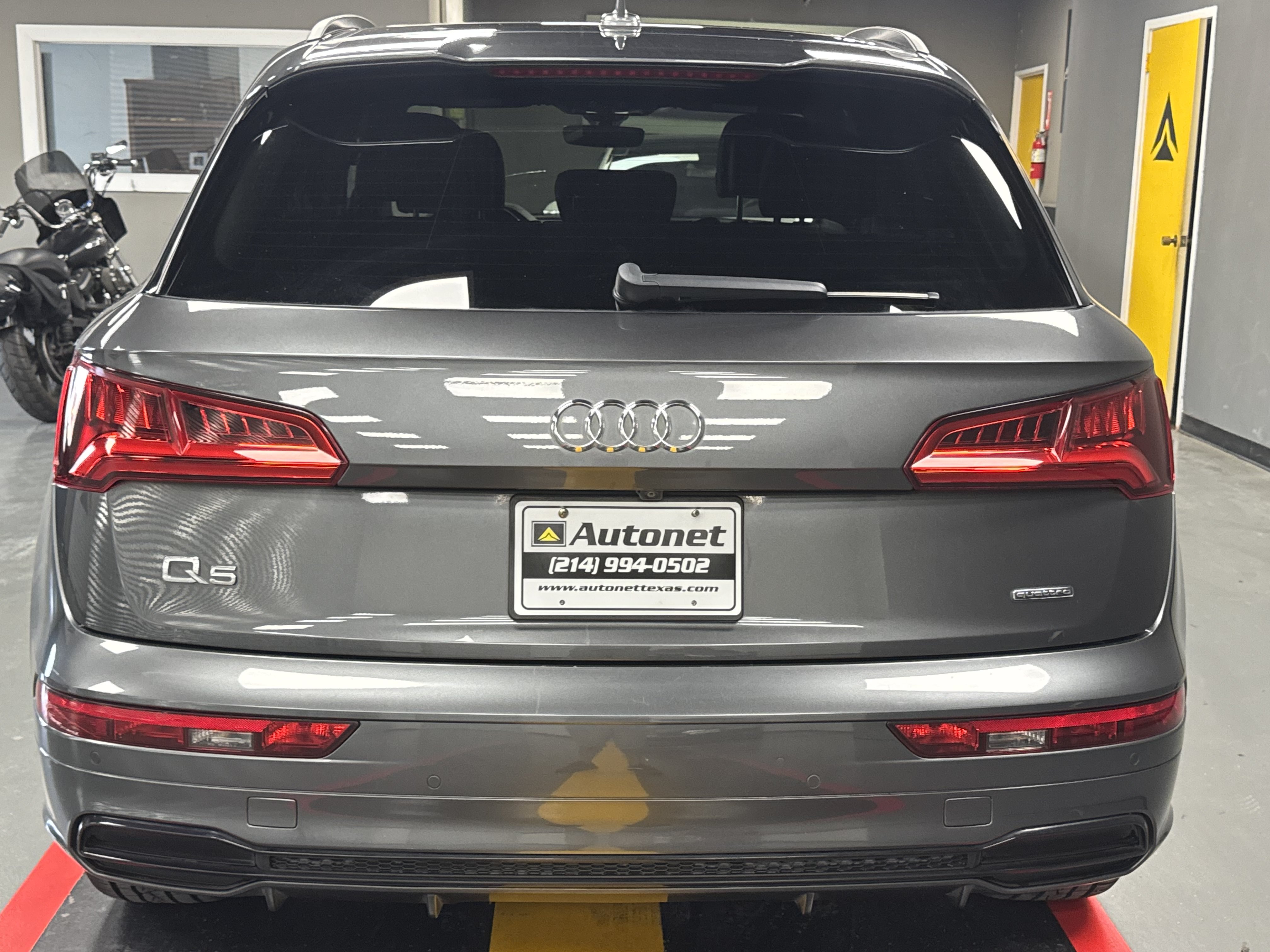 Used 2020 Audi Q5 2.0T Titanium Premium Plus AWD/4WD image 7
