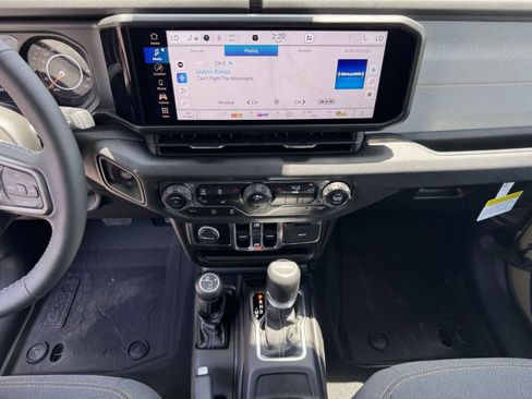 New 2025 Jeep Gladiator Sport image 22