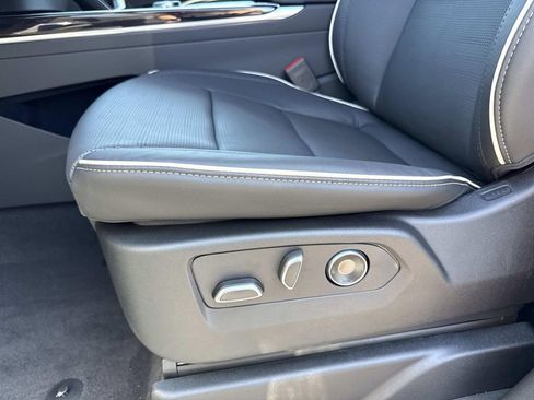 New 2026 Cadillac Escalade ESV Luxury AWD/4WD image 22