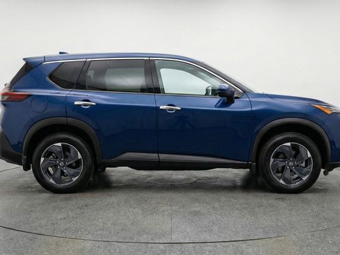 Used 2025 Nissan Rogue SV AWD/4WD image 11