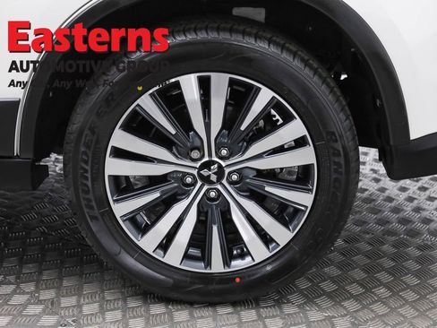 Used 2020 Mitsubishi Outlander ES image 33