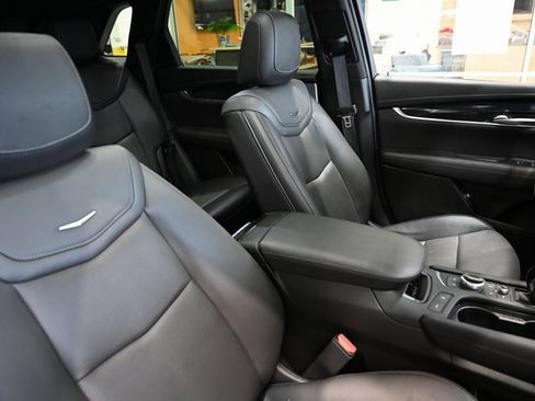 Used 2025 Cadillac XT5 Premium Luxury image 8
