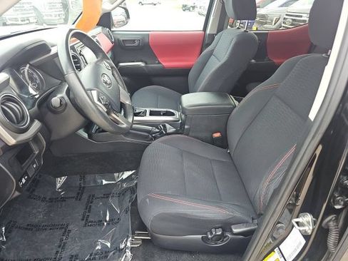 Used 2019 Toyota Tacoma SR5 AWD/4WD image 7