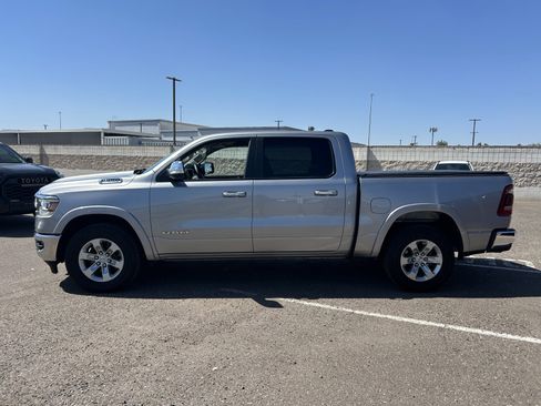 Used 2022 RAM 1500 Laramie AWD/4WD image 2