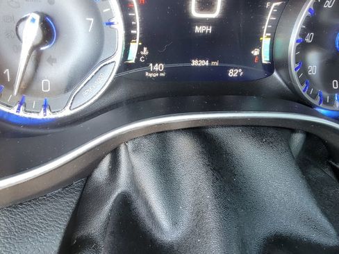 Used 2020 Chrysler Pacifica Limited w/ Tire & Wheel Group FWD image 19