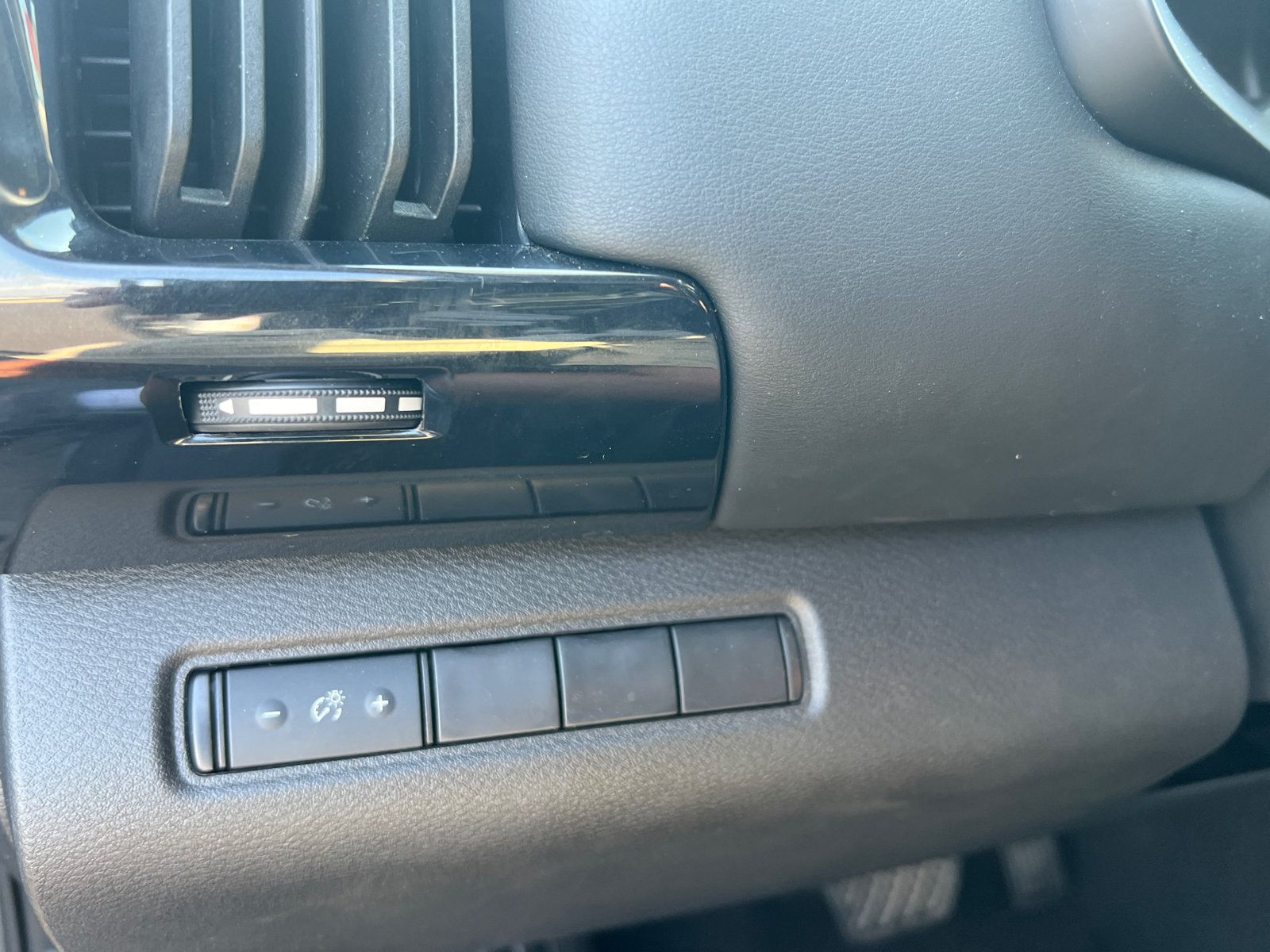 Used 2025 Nissan Pathfinder S FWD image 31