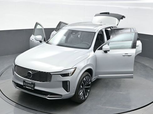 New 2026 Volvo XC90 B5 Plus w/ Protection Package image 26