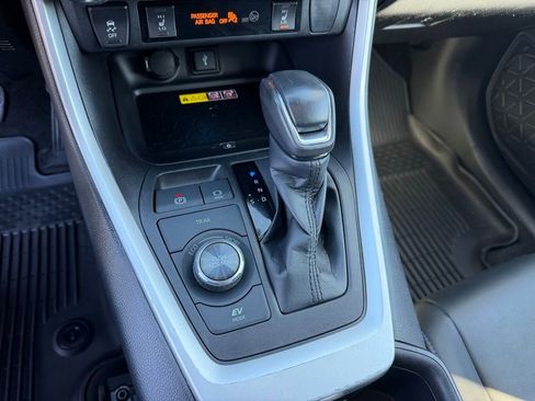 Used 2022 Toyota RAV4 XSE AWD/4WD image 26