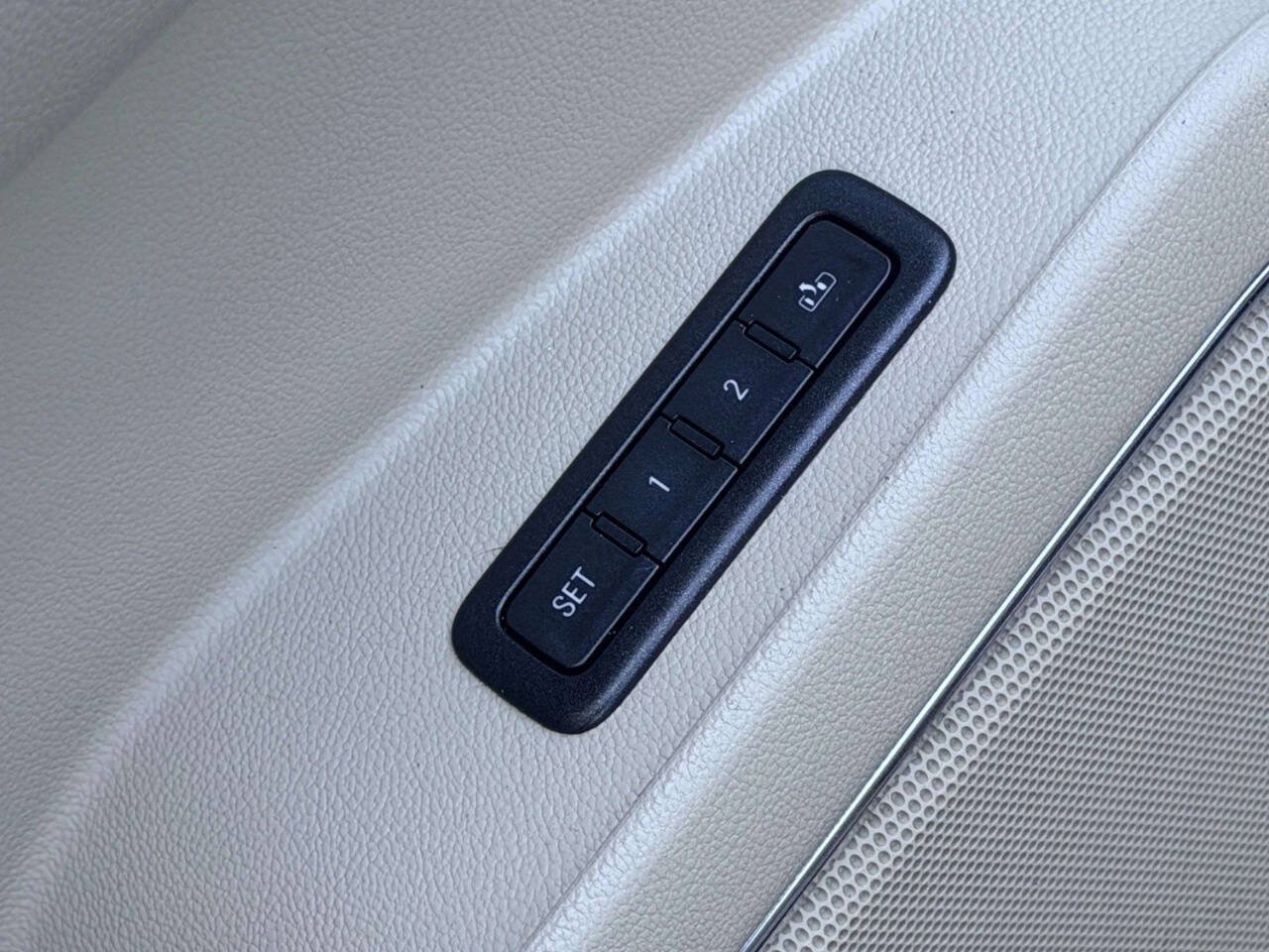 Used 2016 GMC Yukon XL Denali w/ Open Road Package AWD/4WD image 39