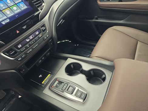 Certified 2025 Honda Passport EX-L image 23