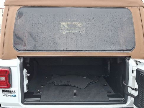 Used 2022 Jeep Wrangler Unlimited Sahara w/ Cold Weather Group image 28