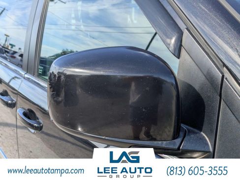 Used 2014 Chrysler Town & Country Touring FWD image 11