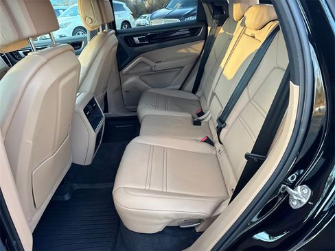 Used 2021 Porsche Cayenne Coupe image 20