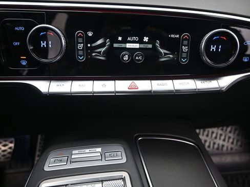 Used 2022 Genesis GV70 3.5T Sport w/ Sport Prestige Package image 38