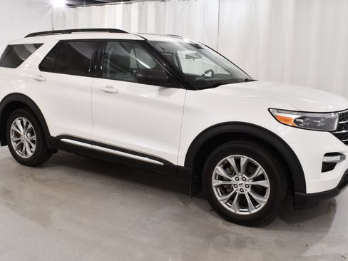 Used 2023 Ford Explorer XLT w/ Equipment Group 202A AWD/4WD image 5