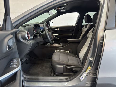 Used 2025 Chevrolet Trax RS w/ Driver Confidence Package FWD image 12